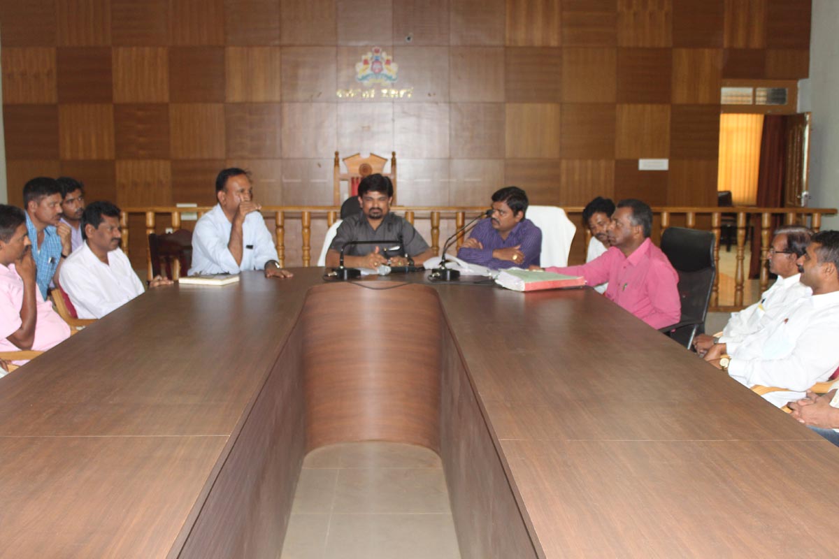 ನಗರಸಭೆಗೆ  ಹೆಚ್ಚಿನ ಪ್ರಾಶಸ್ತ್ಯ ನೀಡುವಂತೆ ಅಧಿಕಾರಿಗಳಿಗೆ ಸೂಚನೆ